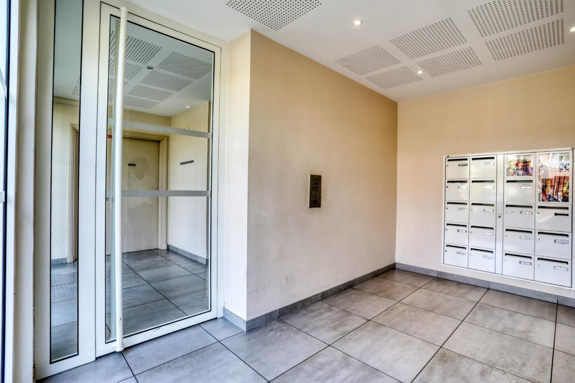 "Le Serenity ", Appartement Spacieux ,Balcon, Parking Prive Gratuit, Netflix, Proche Cdg Et Stade De France Stains Kültér fotó