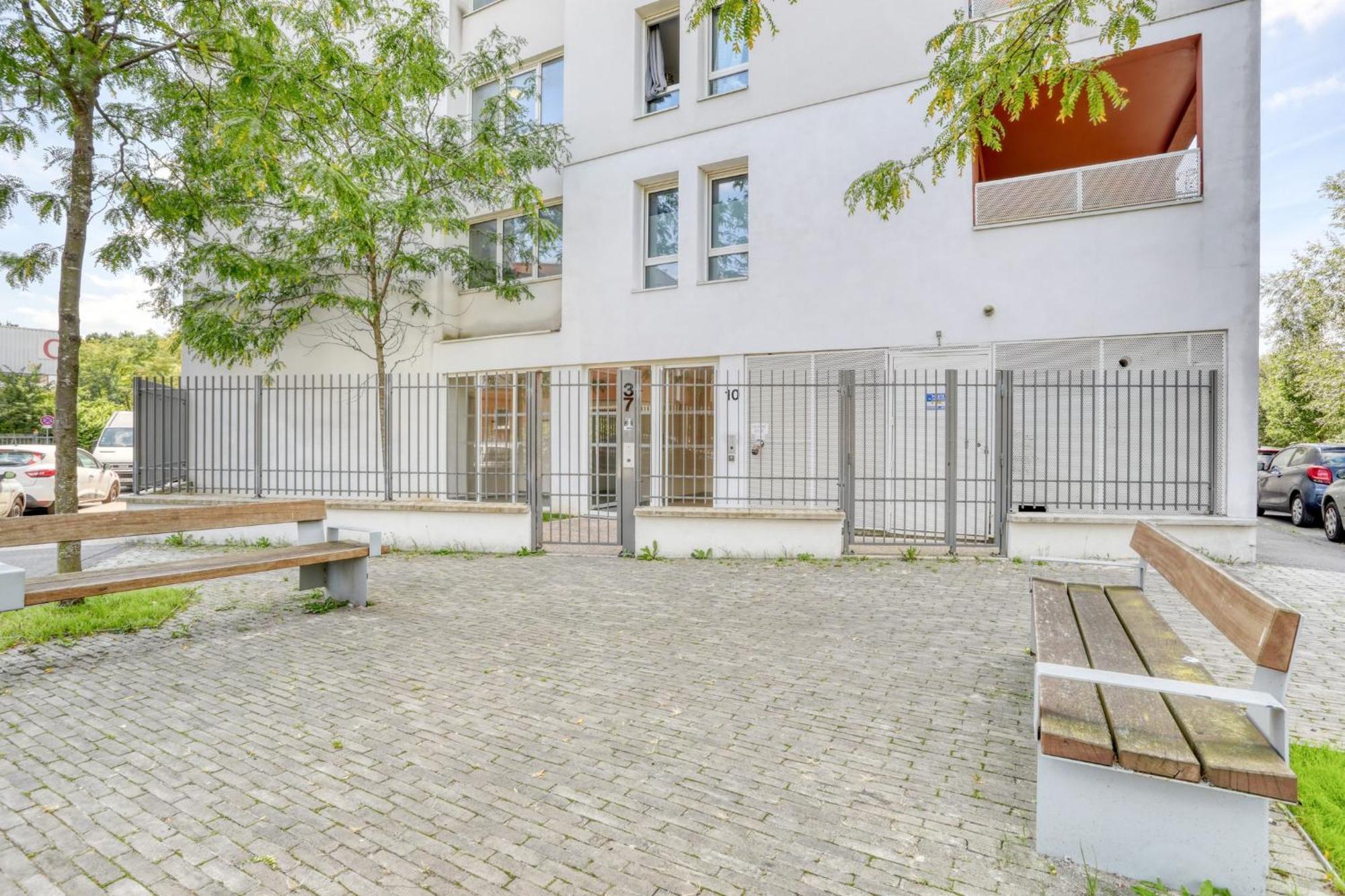 "Le Serenity ", Appartement Spacieux ,Balcon, Parking Prive Gratuit, Netflix, Proche Cdg Et Stade De France Stains Kültér fotó